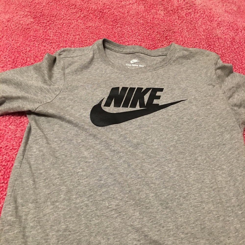 Nike Kids Long Sleeve Gray Tee